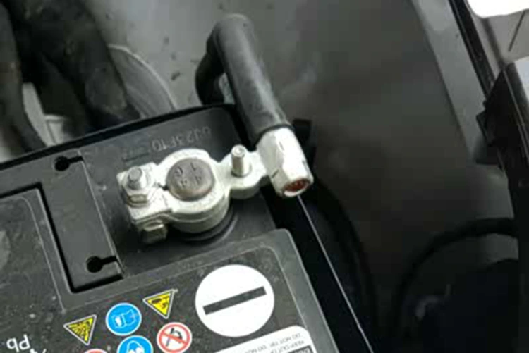 Quais são os três tipos de terminais de bateria?